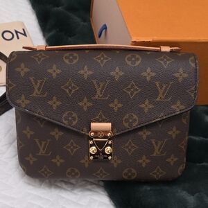 Authentic Louis Vuitton Metis Monogram Crossbody Bag EUC